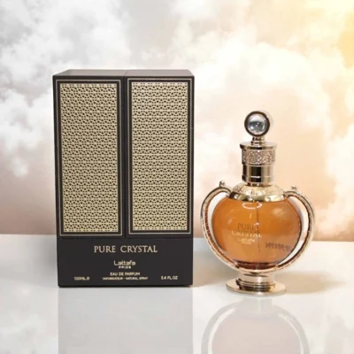 Pure Crystal edp Lattefa Pride pembungkusan classy atas putih, latar awan dekat