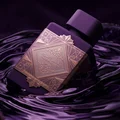 Lattafa Bade'e Al Oud Amethyst Fusion 100ml — A purple perfume bottle with a dark grey cap and a gold and light green geometric label. | Lattafa Bade'e Al Oud Amethyst Fusion 100ml — Botol minyak wangi ungu dengan penutup kelabu gelap dan label geometri emas dan hijau muda.