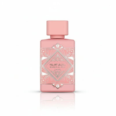 Badee Al Oud Noble Blush Lattafa pink perfume elegan dekat depan botol