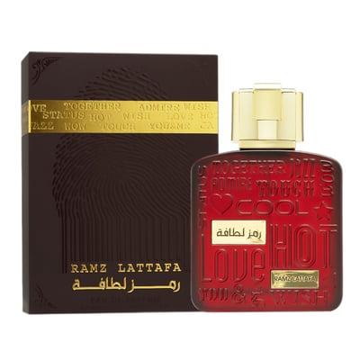 Lattafa Ramz Gold Woman botol kaca merah spray latar putih dekat