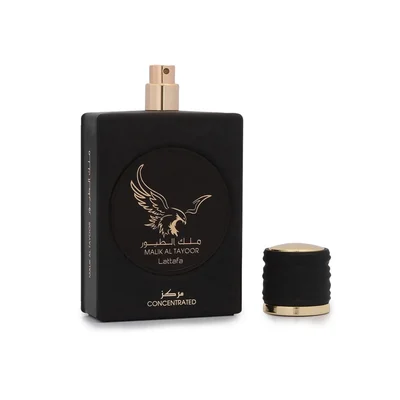 Lattafa Malik Al Tayoor Concentrated 100ml — Black perfume bottle with gold cap and eagle emblem, next to its black and gold patterned box with matching emblem. | Lattafa Malik Al Tayoor Concentrated 100ml — Botol minyak wangi hitam dengan penutup emas dan lambang helang, bersebelahan kotak corak hitam dan emasnya